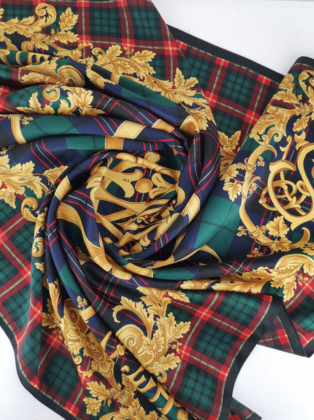 Pañuelo Cuadritos Escoceses Y Emblema