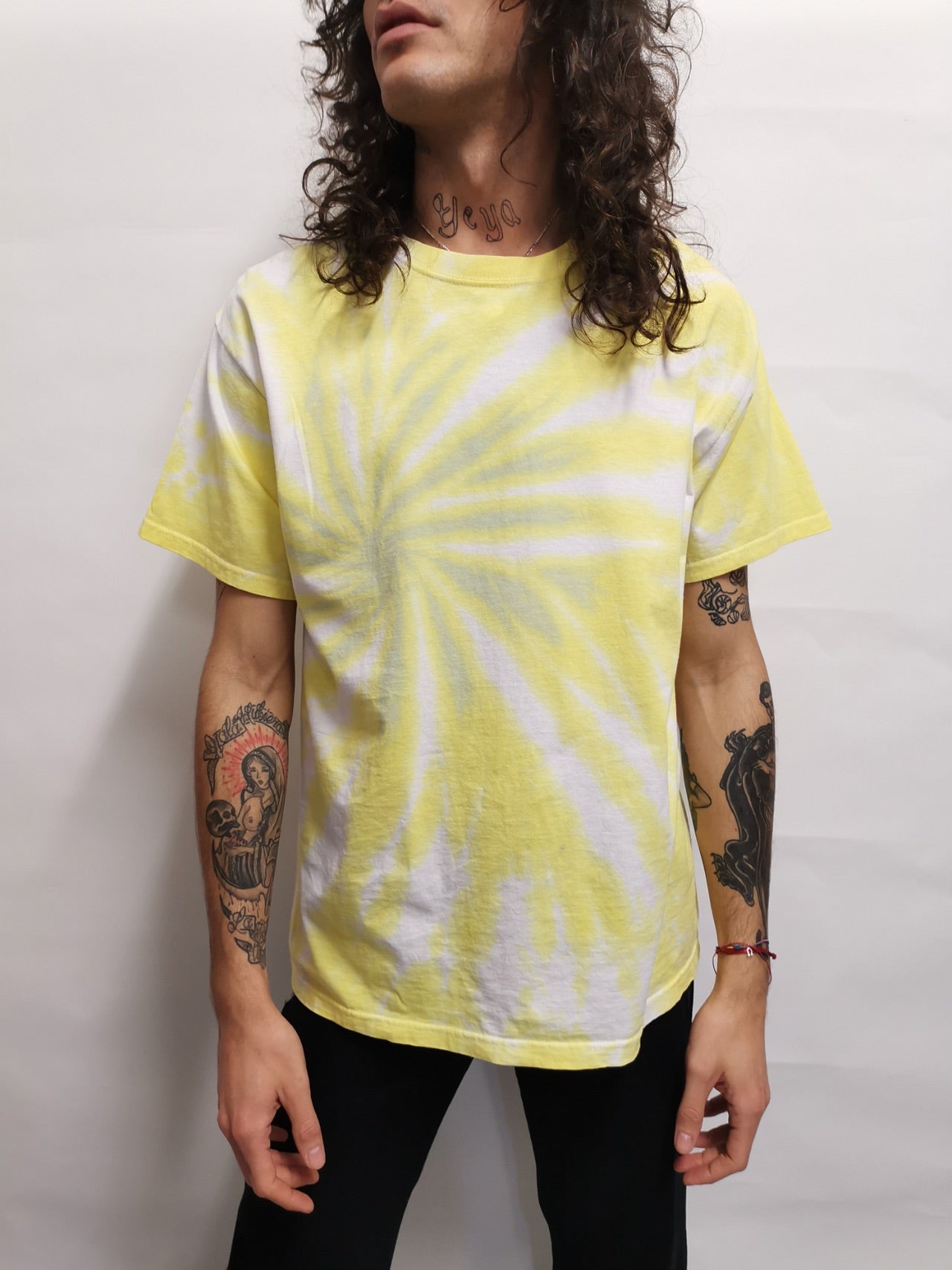 Camiseta tie dye amarilla new arrivals